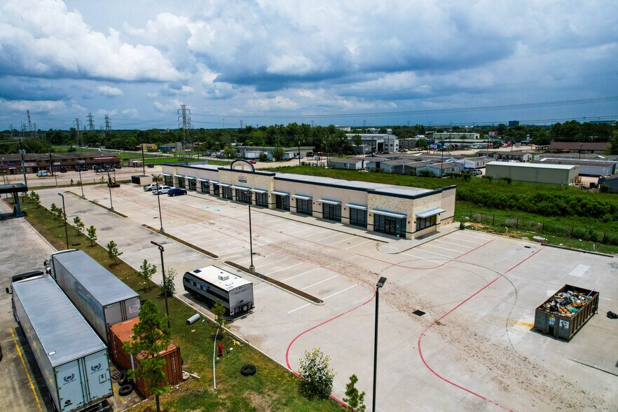 1130 Aldine Bender Rd, Houston, TX à louer - Photo de l’immeuble – Image 3 sur 4