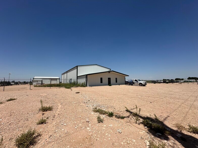 3701 S County Road 1210, Midland, TX à louer - Photo de l’immeuble – Image 2 sur 12