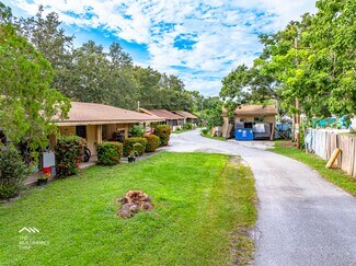 Plus de détails pour 2595 50th Ave N, Saint Petersburg, FL - Logement à vendre