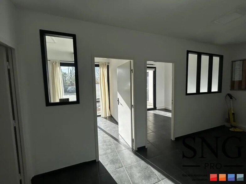 Bureau dans Éguilles à louer - Photo intérieure – Image 2 sur 11