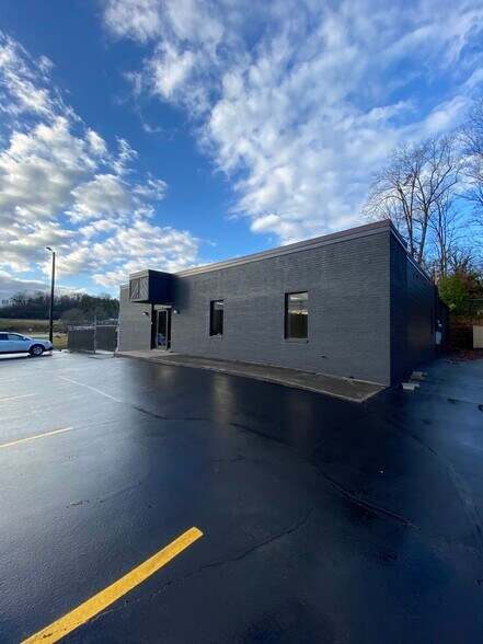 1505 Hollywood Rd, Knoxville, TN à louer - Photo de l’immeuble – Image 3 sur 24