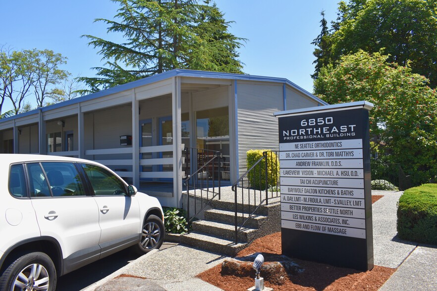 6850 35th Ave NE, Seattle, WA à louer - Photo de l’immeuble – Image 2 sur 6