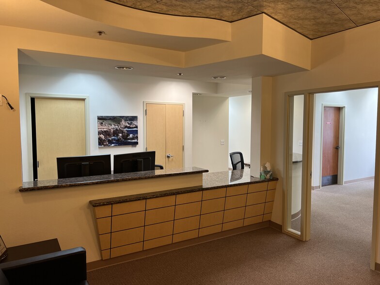665 Munras Ave, Monterey, CA à louer - Photo intérieure – Image 3 sur 5