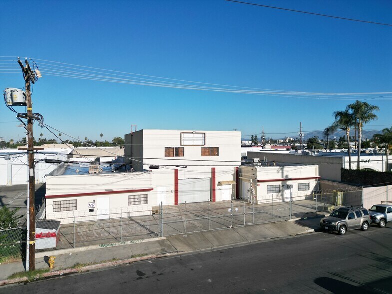 7737-7741 Burnet Ave, Van Nuys, CA à vendre - Photo de l’immeuble – Image 1 sur 16