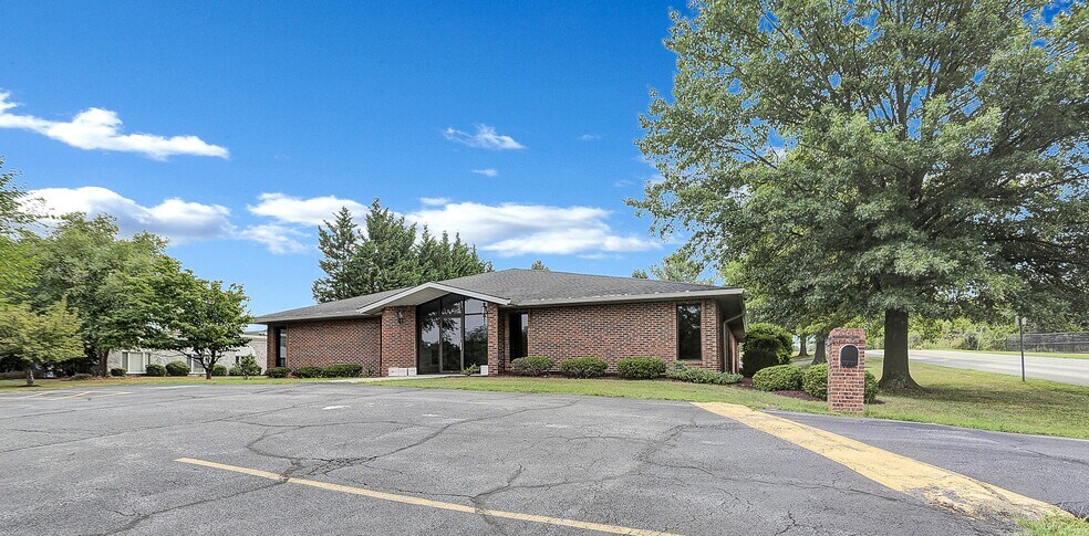 3705 Vartan Way, Harrisburg, PA à vendre - Photo principale – Image 1 sur 8