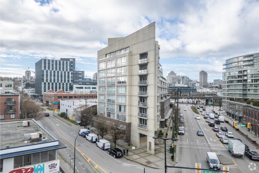 430 2nd Av W, Vancouver, BC à louer - Photo de l’immeuble – Image 2 sur 3