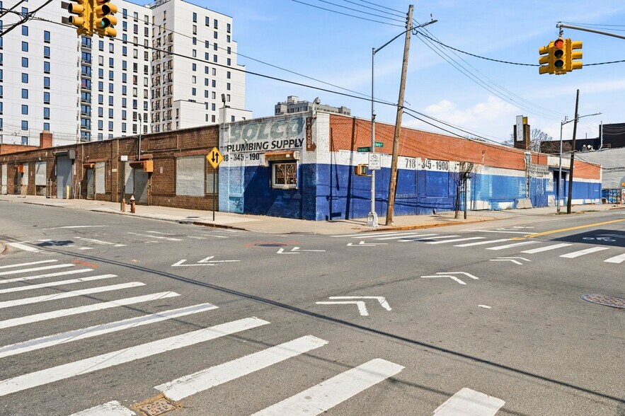 413 Liberty Ave, Brooklyn, NY à vendre - Photo principale – Image 1 sur 12