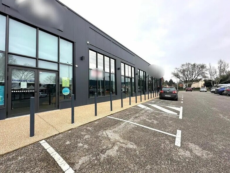 Local commercial dans Châteaurenard à louer - Photo de l’immeuble – Image 2 sur 9
