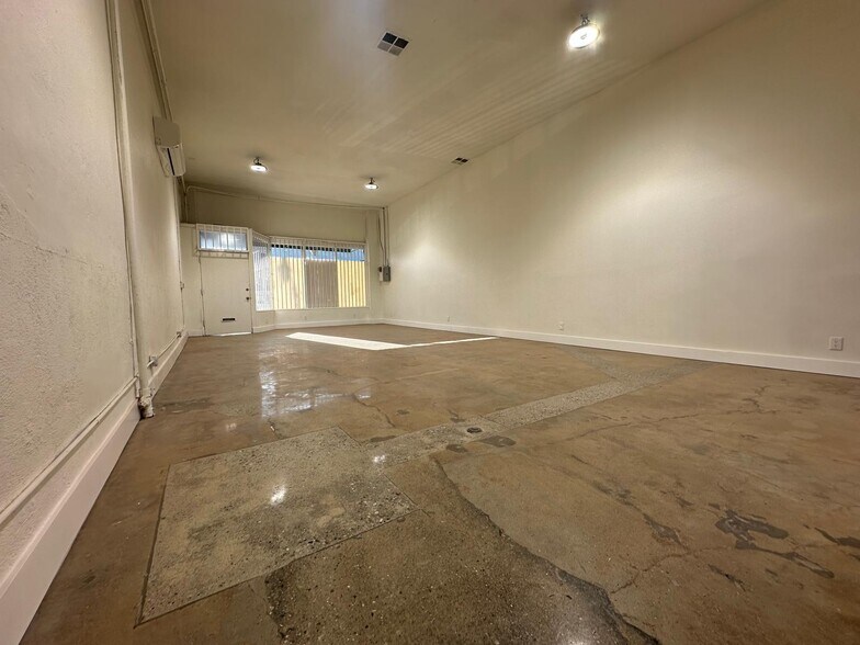 131-135 N Avenue 50, Los Angeles, CA à louer - Photo de l’immeuble – Image 1 sur 9