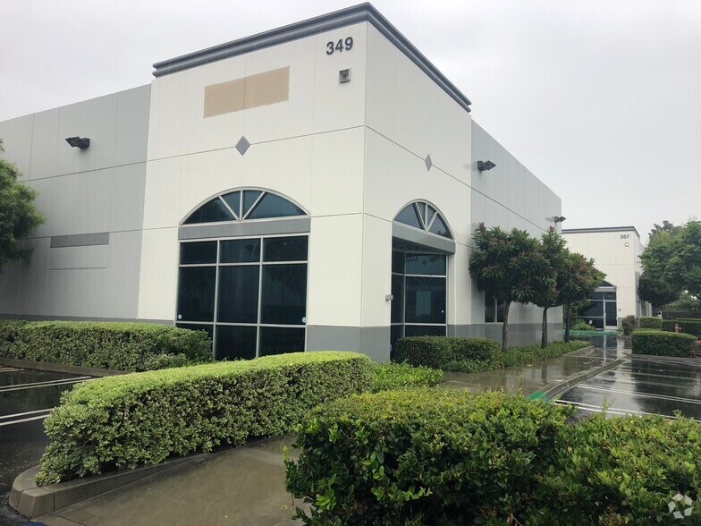 349-353 W Grove Ave, Orange, CA à louer - Photo principale – Image 1 sur 2