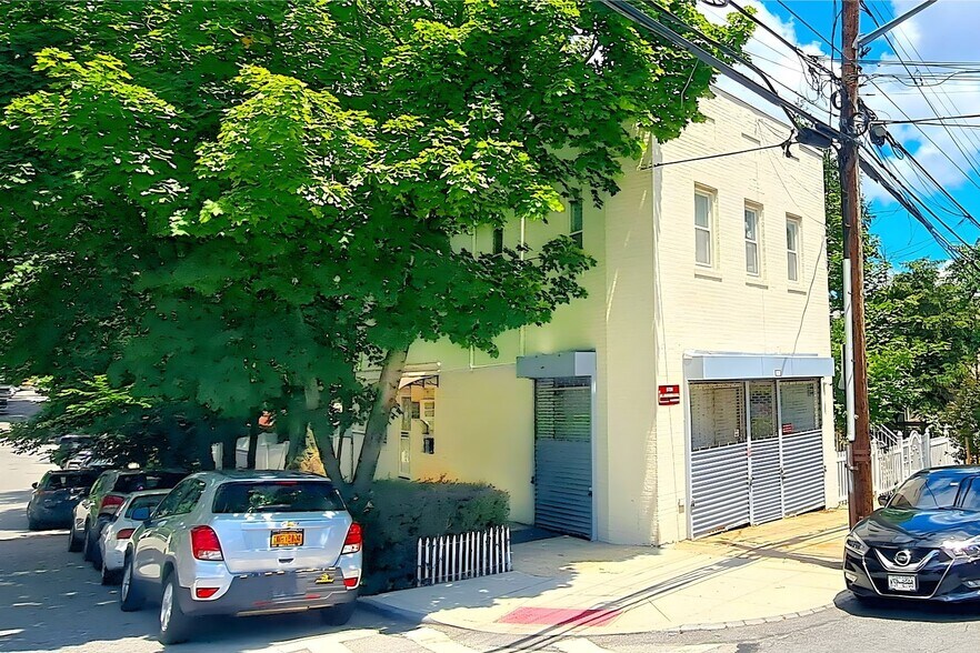 5731 Mosholu Ave, Bronx, NY à vendre - Photo principale – Image 1 sur 15