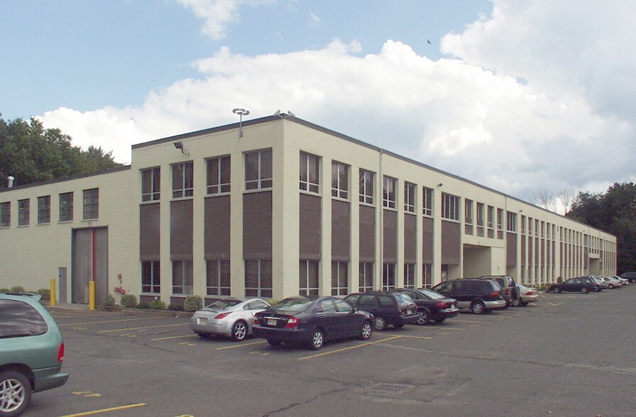 5 Fir Ct, Oakland, NJ à louer - Photo de l’immeuble – Image 1 sur 1