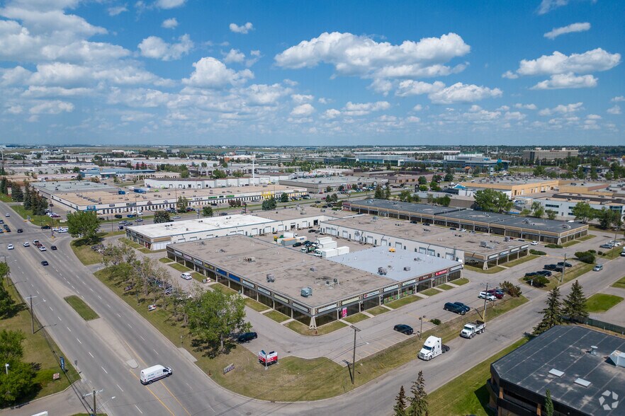 2010 30th Ave NE, Calgary, AB à louer - Aérien – Image 3 sur 6