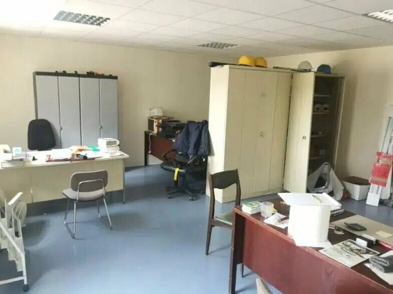 Local d’activités dans Ervy-le-Châtel à louer - Photo de l’immeuble – Image 2 sur 4