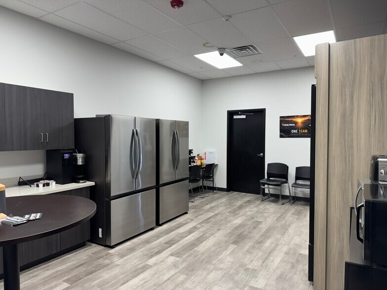 3701 Main St, Elkhart, IN à louer - Photo de l’immeuble – Image 3 sur 32