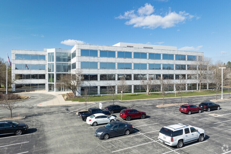 510 Lake Cook Rd, Deerfield, IL à vendre - Photo de l’immeuble – Image 2 sur 13