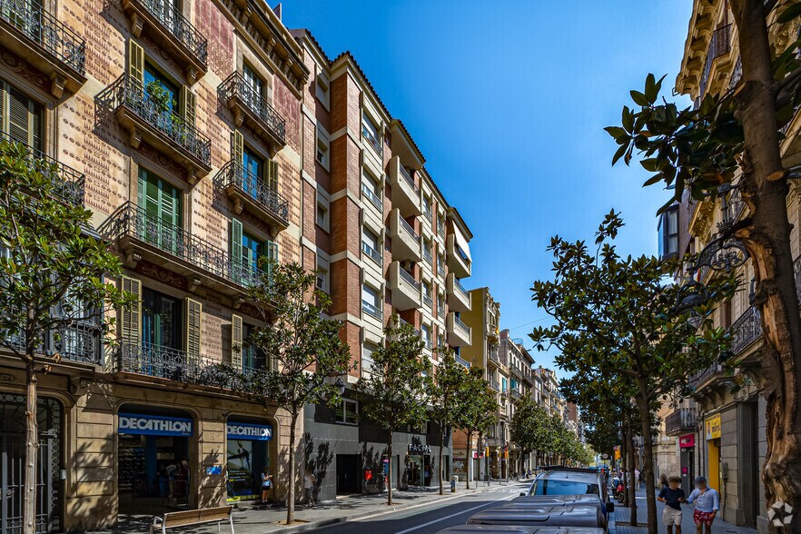 Carrer Gran de Gràcia, 50, Barcelone, Barcelona à louer - Photo de l’immeuble – Image 2 sur 2