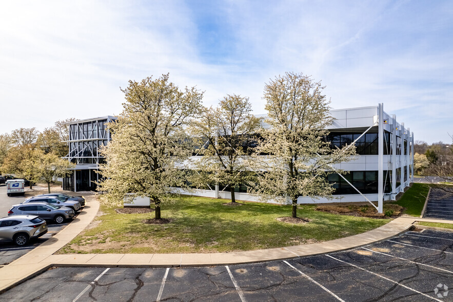 8 Penn Center West, Pittsburgh, PA à louer - Photo de l’immeuble – Image 1 sur 9