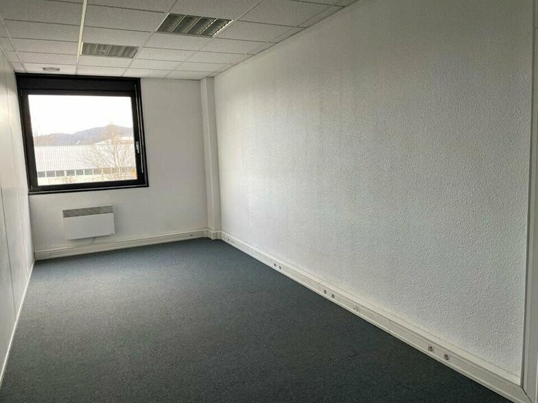 Bureau dans Saint-Quentin-Fallavier à louer - Photo intérieure – Image 3 sur 31