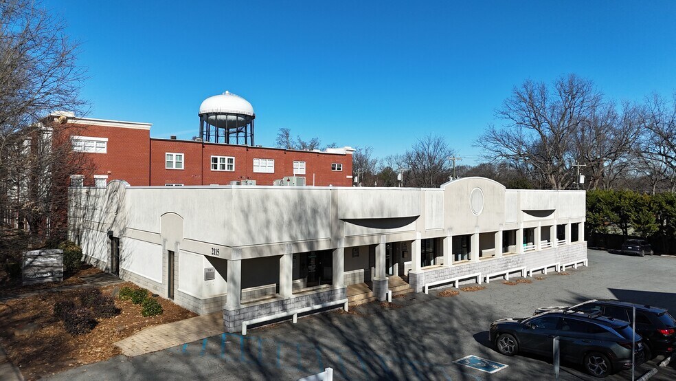 2115 E 7th St, Charlotte, NC à louer - Photo de l’immeuble – Image 2 sur 3