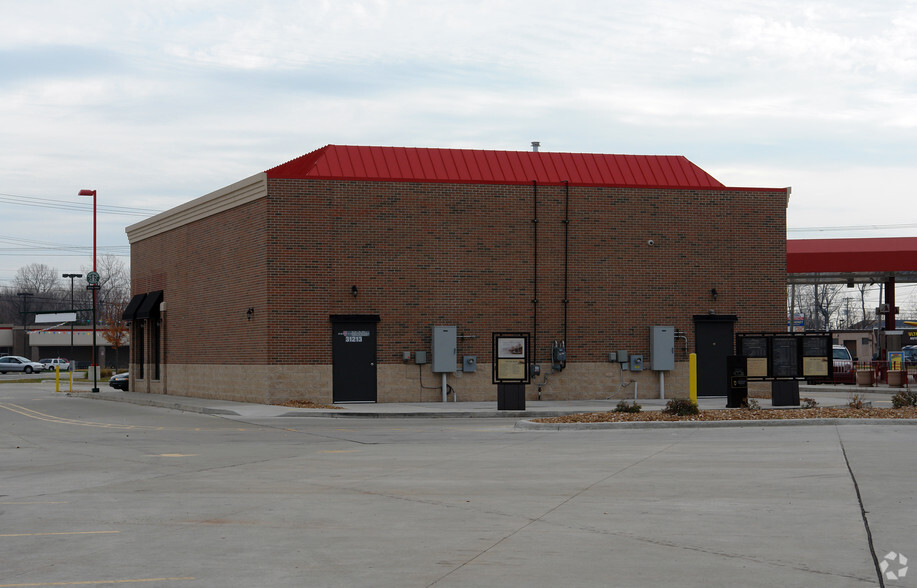 Groesbeck Hwy, Clinton Township, MI à louer - Photo de l’immeuble – Image 3 sur 10
