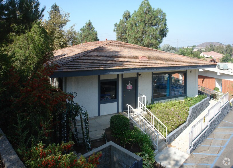 53 Moody Ct, Thousand Oaks, CA à louer - Photo de l’immeuble – Image 3 sur 4