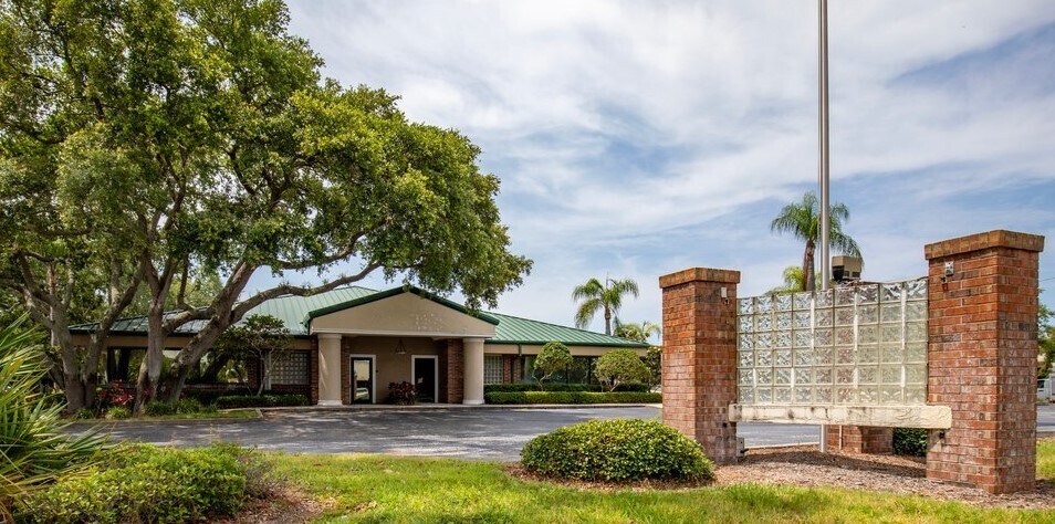 4500 140th Ave N, Clearwater, FL à louer Photo de l’immeuble– Image 1 sur 19