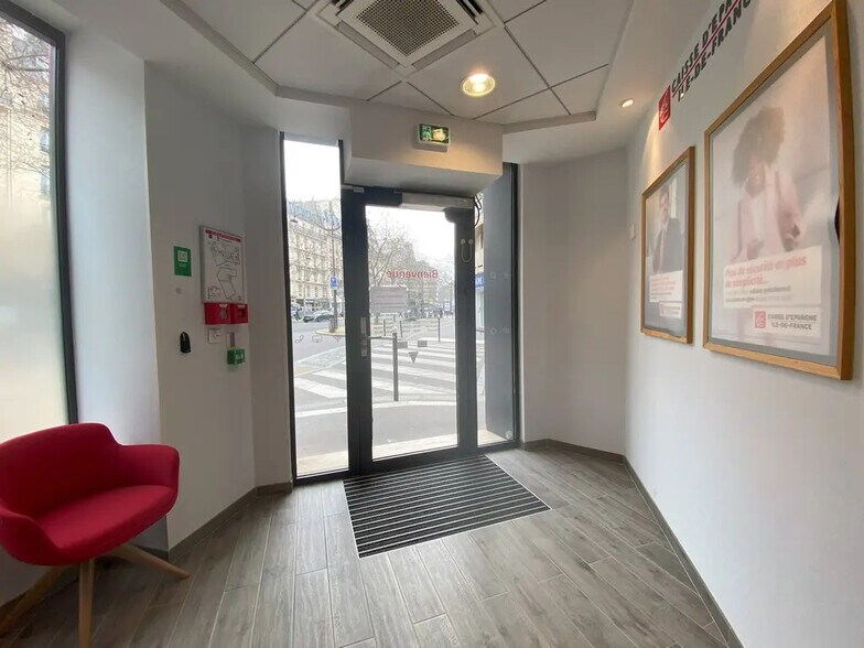 Local commercial dans Paris à louer - Hall d’entrée – Image 2 sur 7
