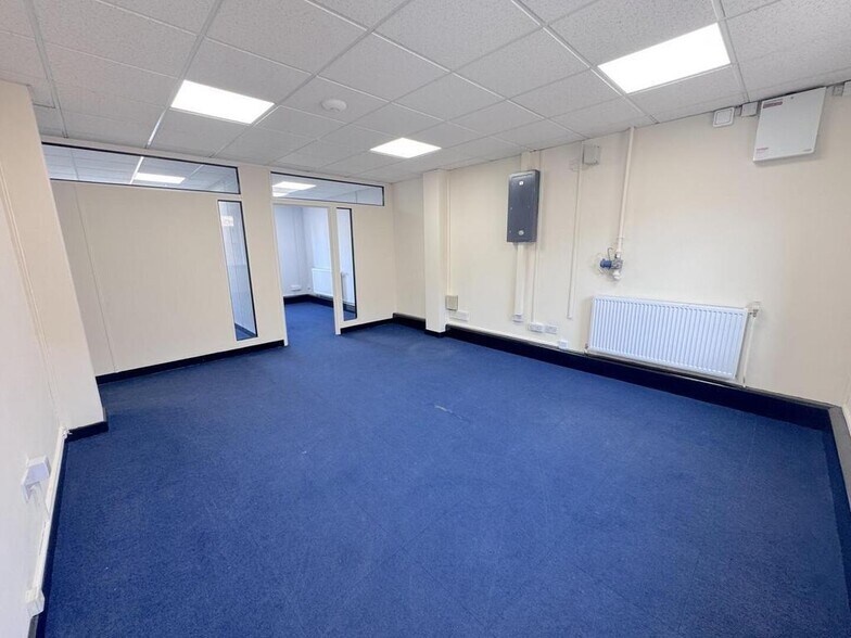 44 Cardiff Rd, Cardiff à louer - Photo de l’immeuble – Image 2 sur 21