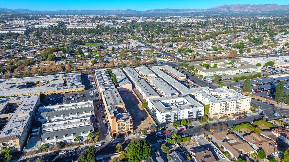 7911 Ventura Canyon Ave, Panorama City, CA à vendre - Aérien – Image 3 sur 14