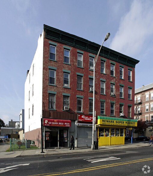 515-517 Newark Ave, Jersey City, NJ à louer - Photo de l’immeuble – Image 3 sur 8
