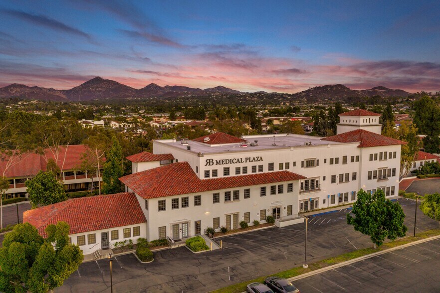 11770 Bernardo Plaza Ct, San Diego, CA à vendre - Photo de l’immeuble – Image 1 sur 10