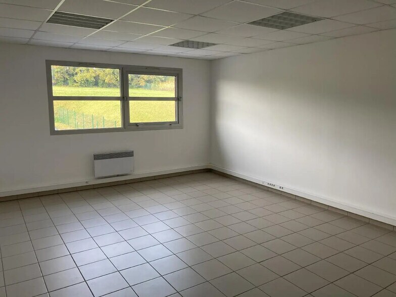 Bureau dans Chambly à louer - Photo intérieure – Image 3 sur 15