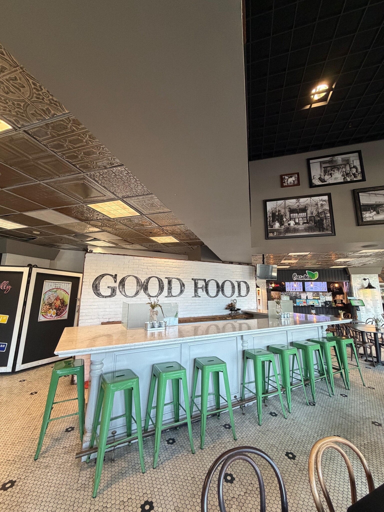 131-195 W Center Street Promenade, Anaheim, CA à louer Photo intérieure– Image 1 sur 2