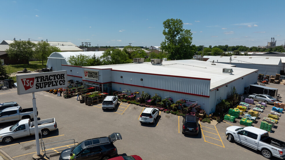 6622 6th St SW, Cedar Rapids, IA à vendre - Photo principale – Image 1 sur 28