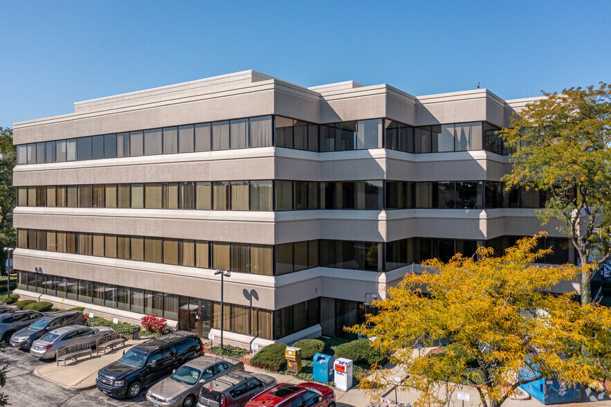 360 W Butterfield Rd, Elmhurst, IL à louer - Photo de l’immeuble – Image 1 sur 12
