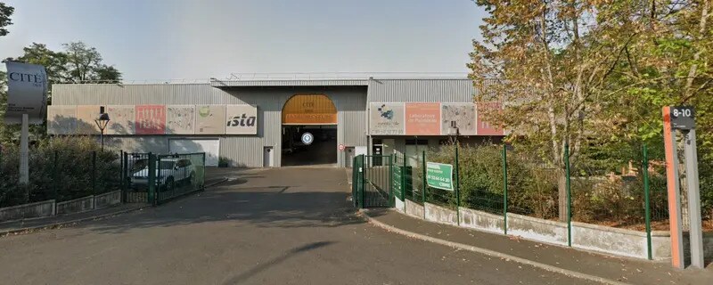 Local d’activités dans Palaiseau à louer - Photo de l’immeuble – Image 1 sur 8