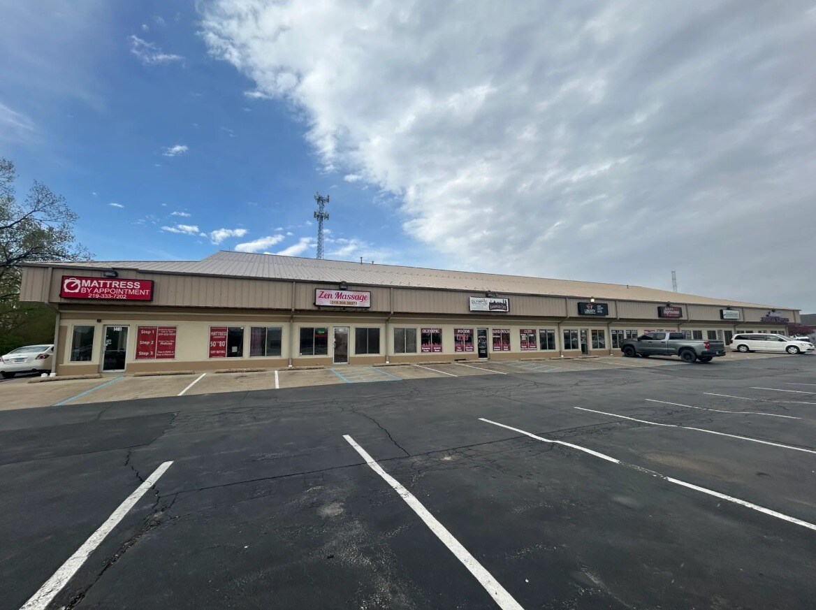 1401-1461 E Summit St, Crown Point, IN à louer Photo de l’immeuble– Image 1 sur 8