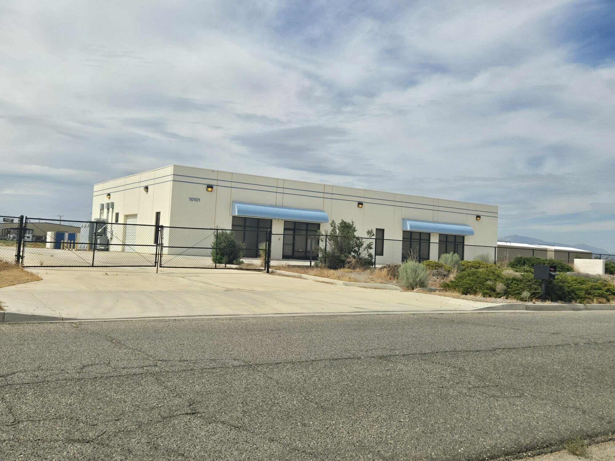 9711-10101 Yucca Rd, Adelanto, CA à vendre Photo de l’immeuble– Image 1 sur 7