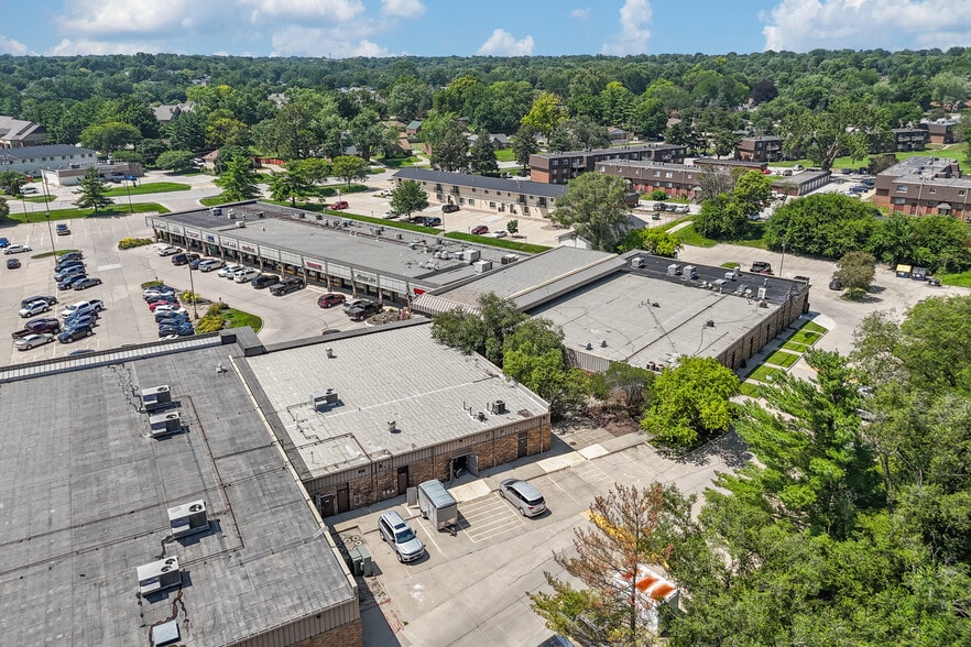 1960-1984 Grand Ave, West Des Moines, IA à louer - Photo de l’immeuble – Image 3 sur 4
