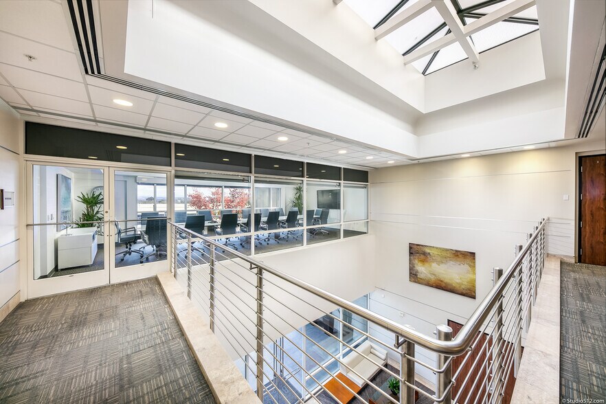 3545-3575 John Hopkins Ct, San Diego, CA à louer - Photo intérieure – Image 3 sur 11