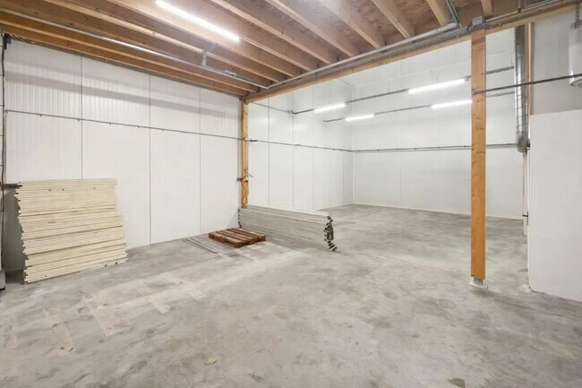 Plus de détails pour Local d’activités à vendre