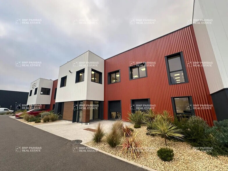 Local d’activités dans La Ville-aux-Dames à louer - Photo de l’immeuble – Image 1 sur 11