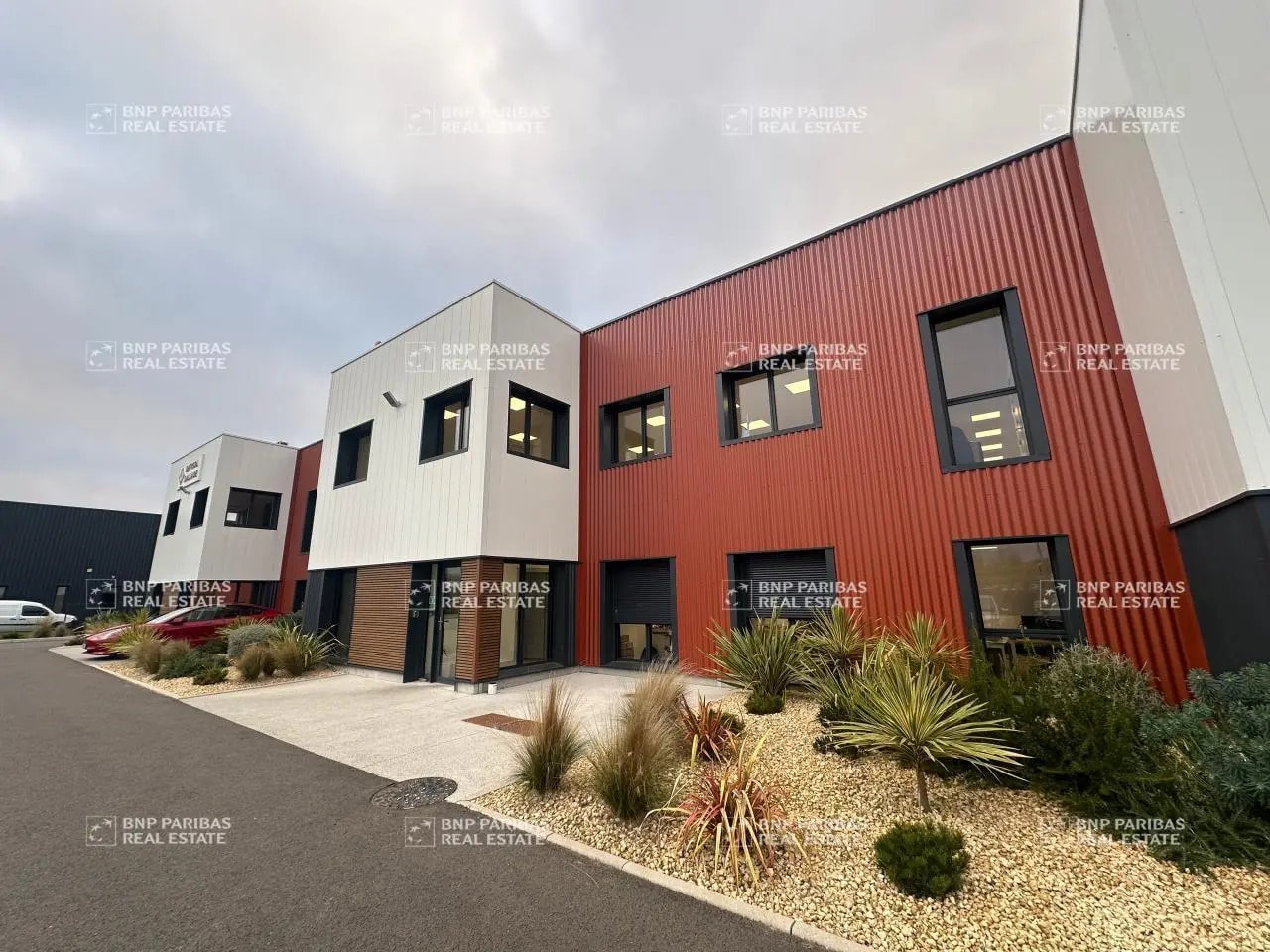 Local d’activités dans La Ville-aux-Dames à louer Photo de l’immeuble– Image 1 sur 12