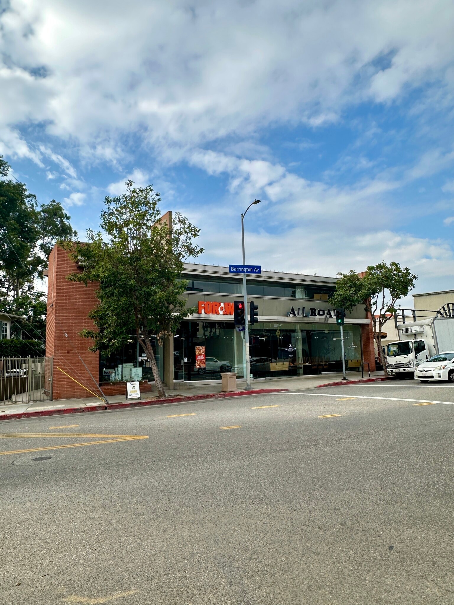 141-147 S Barrington Ave, Los Angeles, CA à louer Photo intérieure– Image 1 sur 1