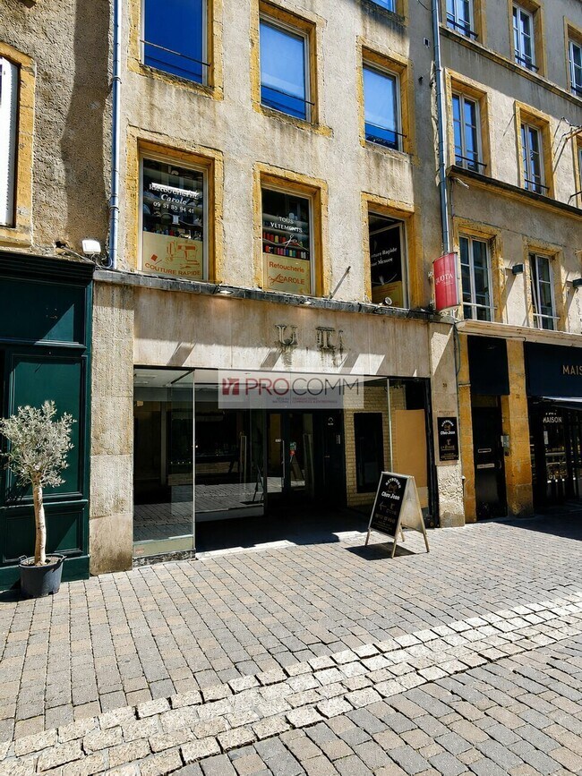 Plus de détails pour Local commercial à louer