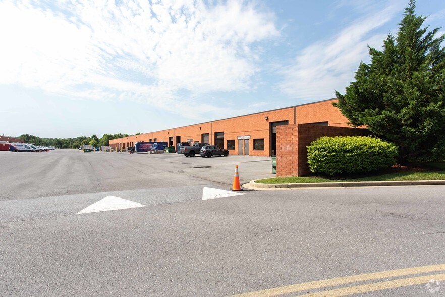 5119 Pegasus Ct, Frederick, MD à louer - Photo de l’immeuble – Image 3 sur 9