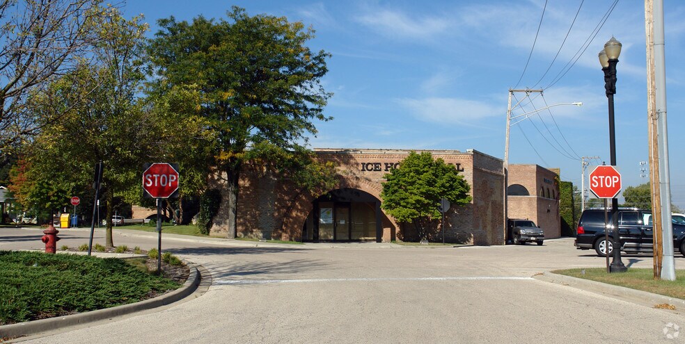 200 Applebee St, Barrington, IL à vendre - Photo principale – Image 1 sur 16