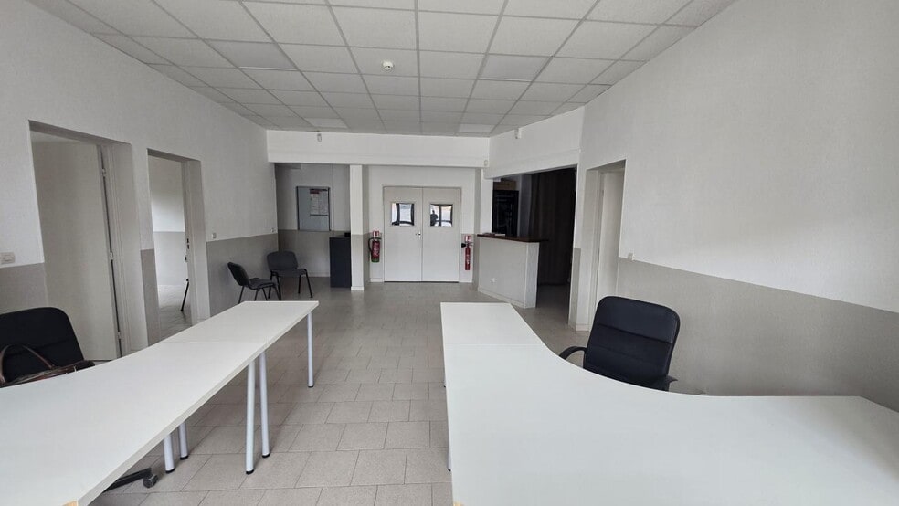 Local commercial dans La Crau à vendre - Photo intérieure – Image 3 sur 11
