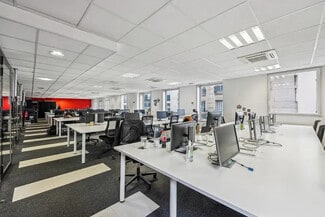 Plus de détails pour 45 Rue Des Vinaigriers, Paris - Bureau à louer